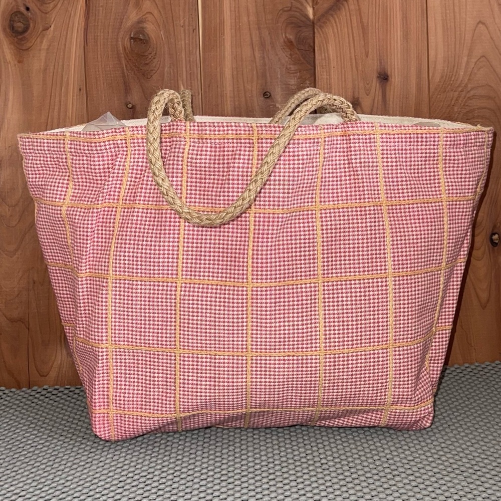 HBBK Humble Beginnings by Kim Gingham
Stylish Pink Tote Bag RARE BAG